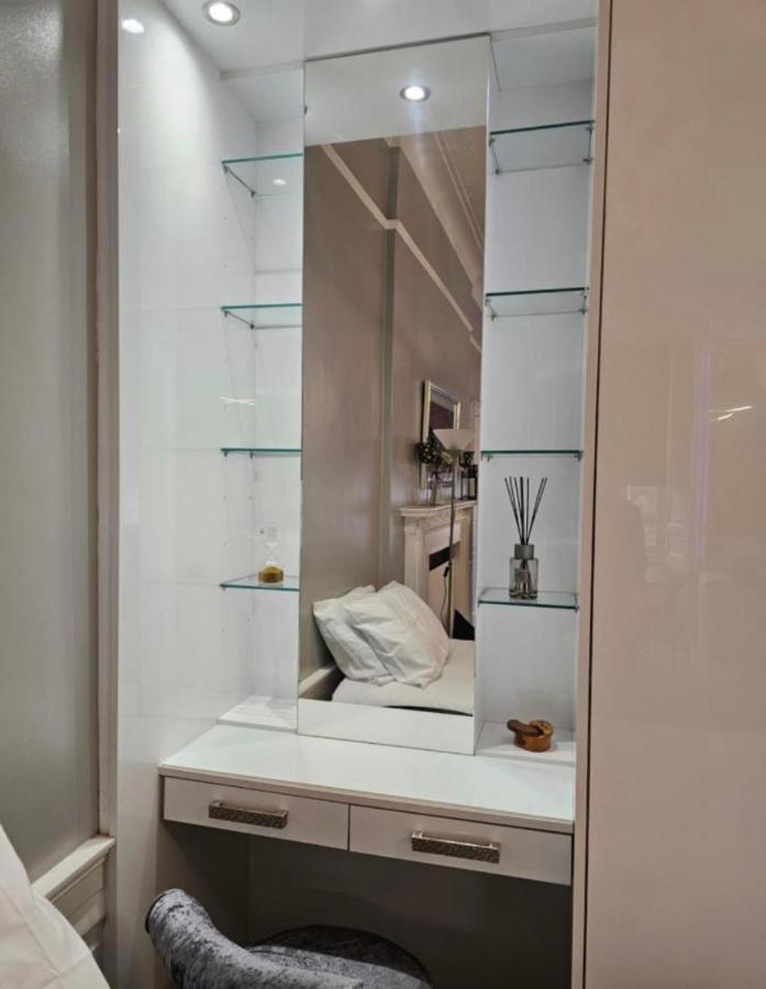 Luxury Family Room With Private Bathroom In The Heart Of EDI Eksteriør billede