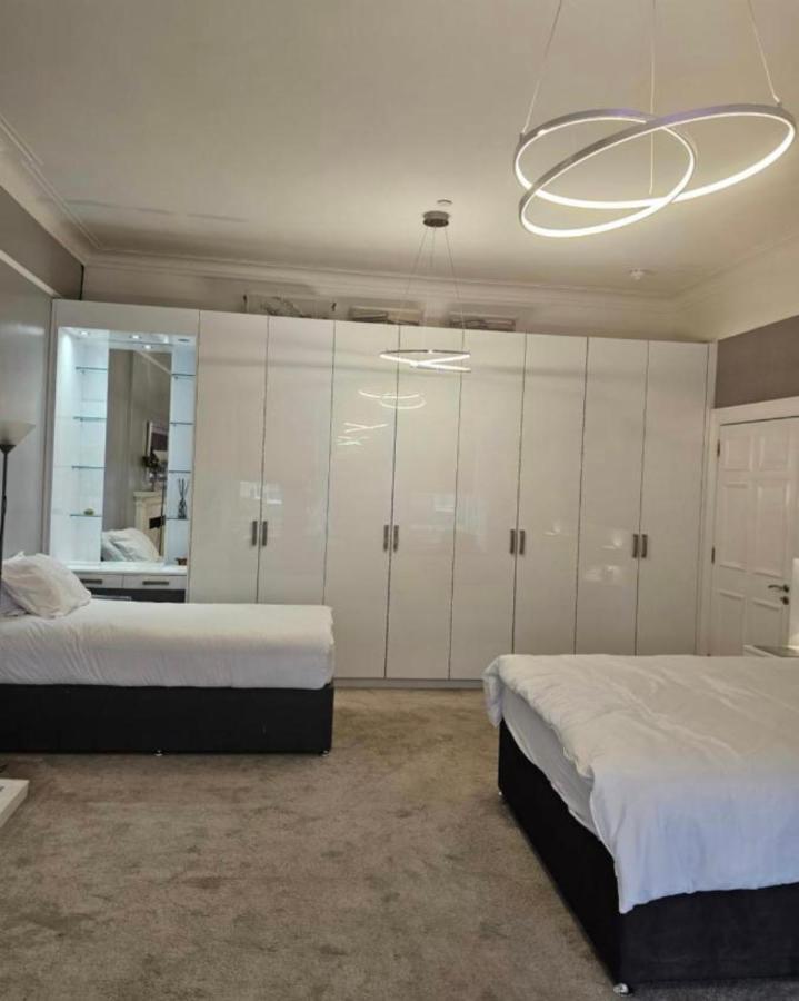 Luxury Family Room With Private Bathroom In The Heart Of EDI Eksteriør billede
