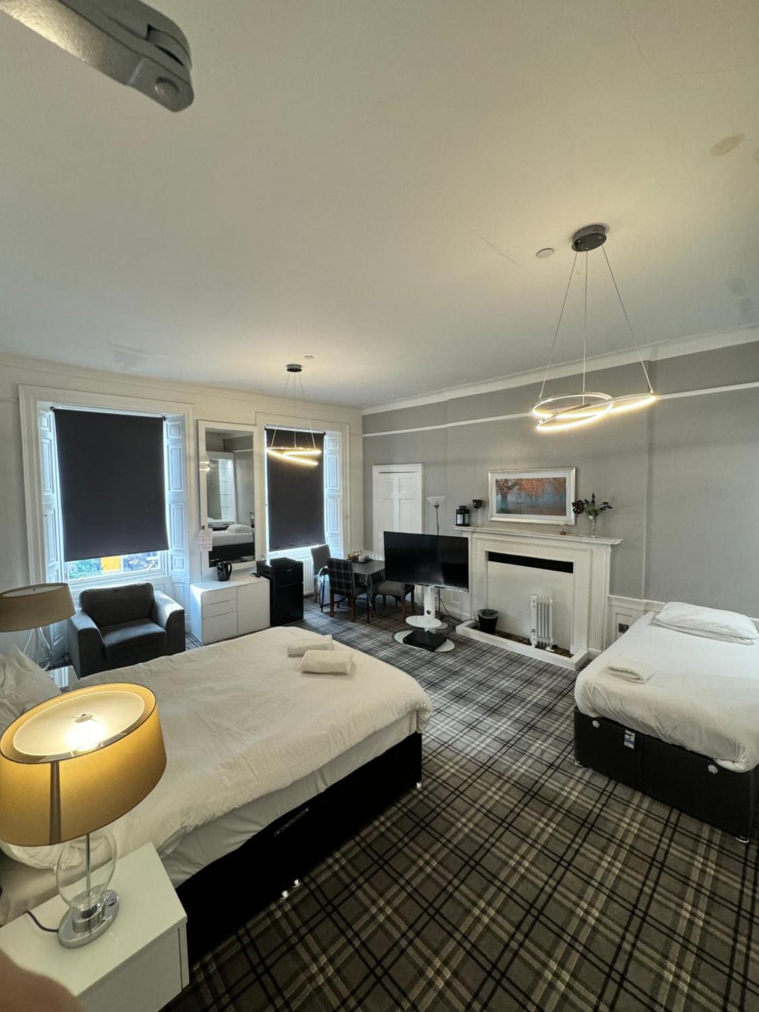 Luxury Family Room With Private Bathroom In The Heart Of EDI Eksteriør billede