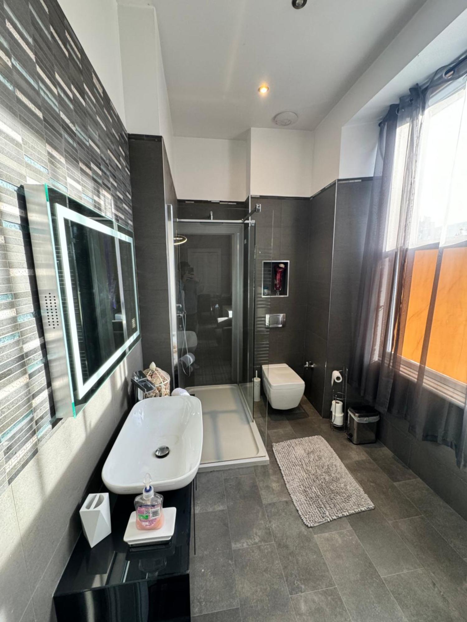 Luxury Family Room With Private Bathroom In The Heart Of EDI Eksteriør billede